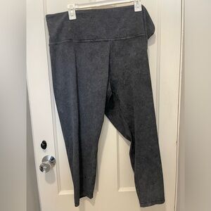 Athleta leggings. Black/gray acid wash effect. Size 3X gently worn